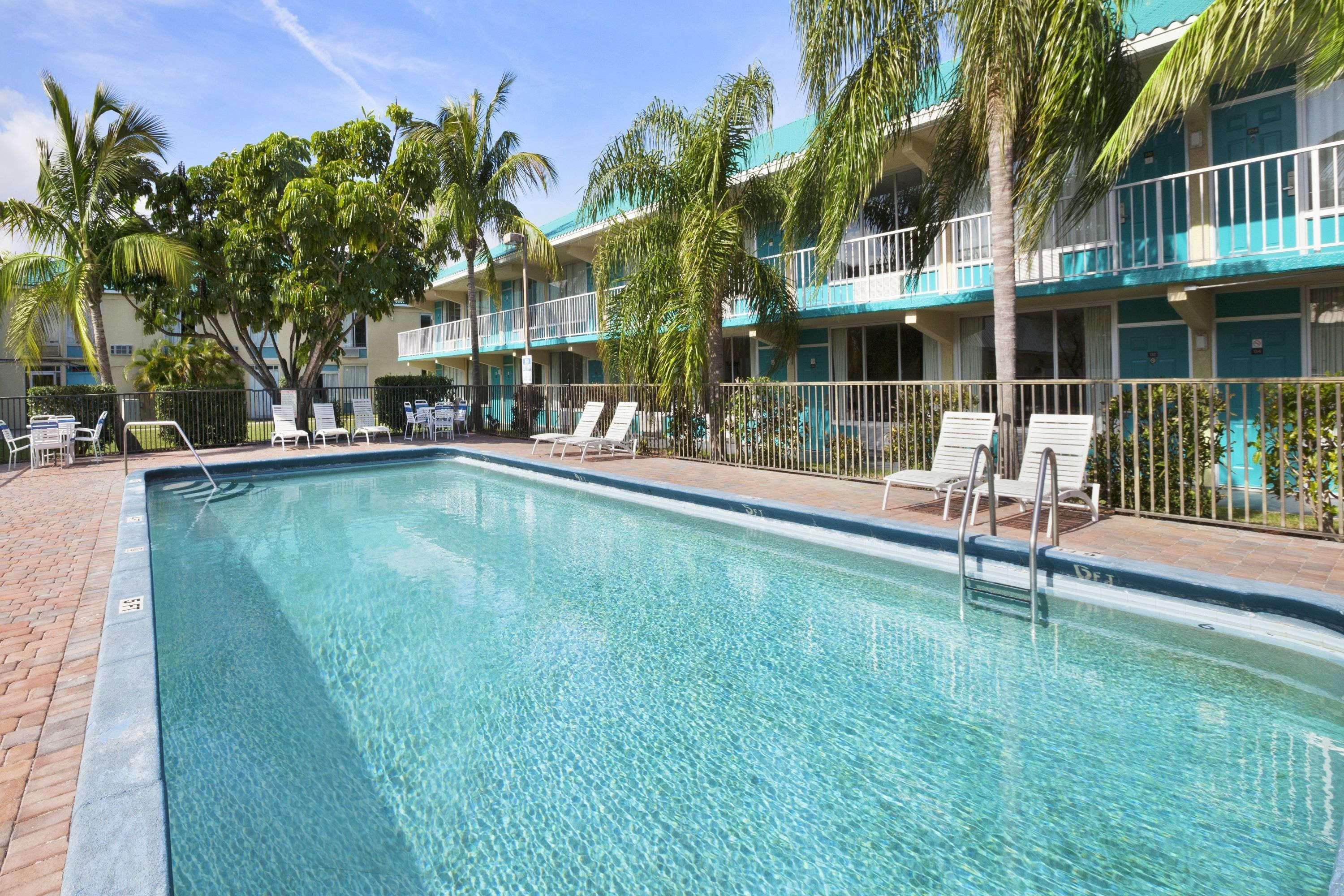 Days Inn By Wyndham Fort Pierce Midtown Εξωτερικό φωτογραφία