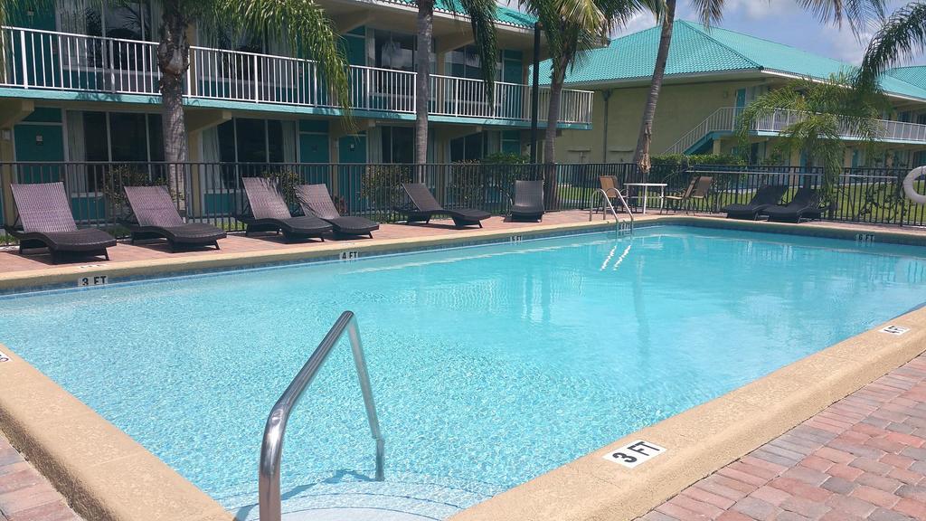 Days Inn By Wyndham Fort Pierce Midtown Εξωτερικό φωτογραφία