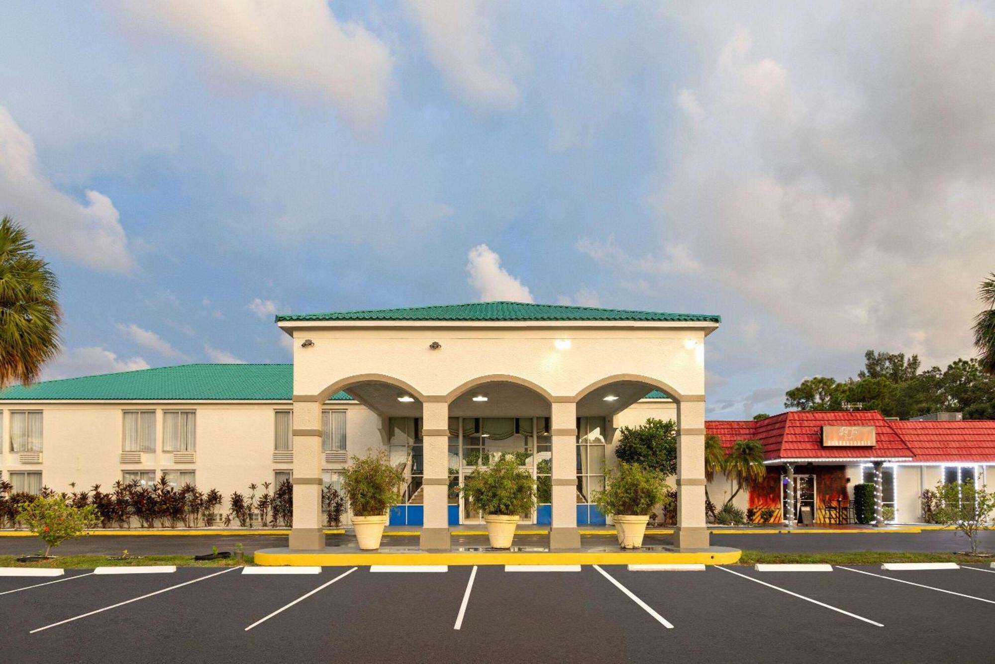 Days Inn By Wyndham Fort Pierce Midtown Εξωτερικό φωτογραφία