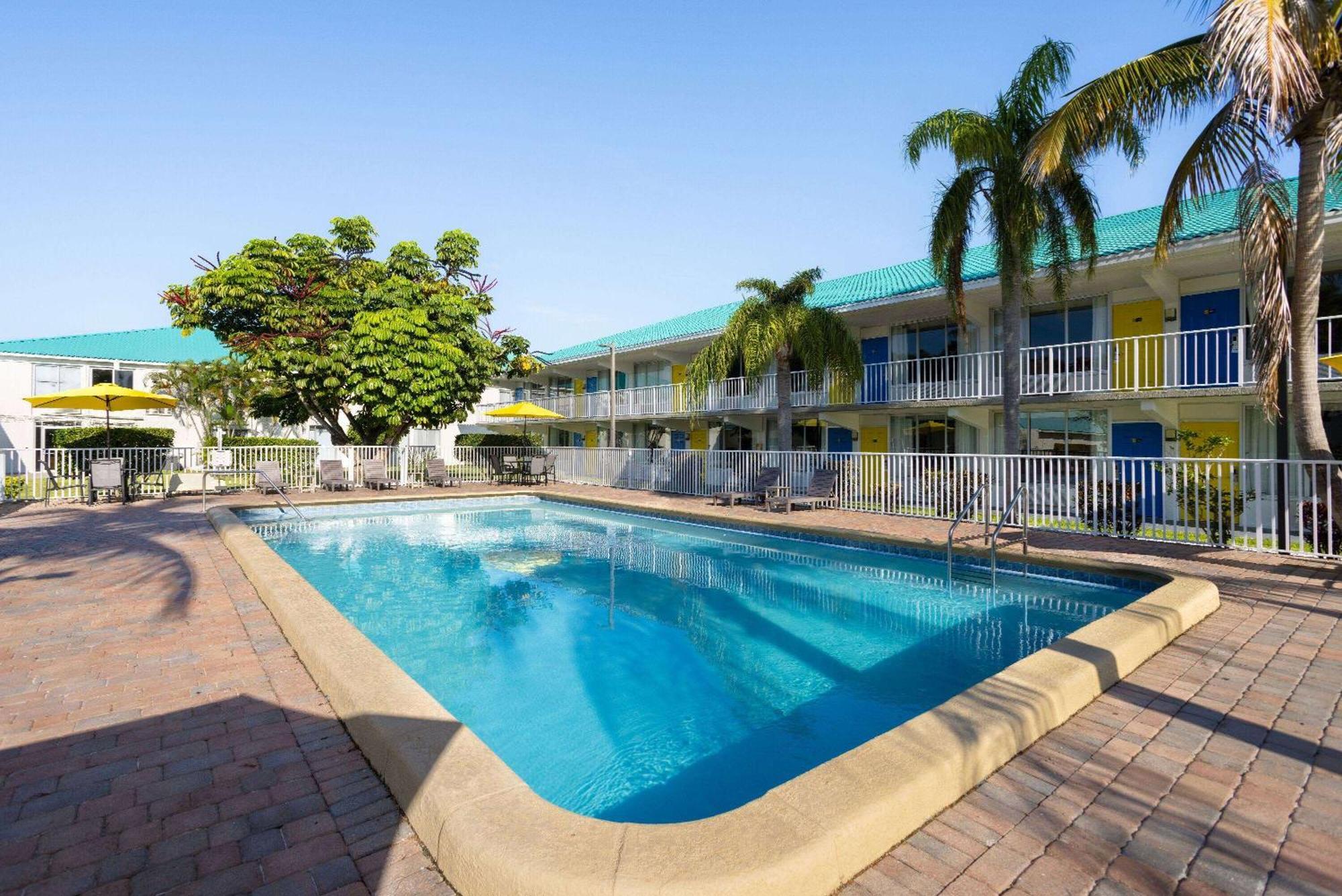 Days Inn By Wyndham Fort Pierce Midtown Εξωτερικό φωτογραφία