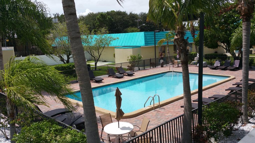 Days Inn By Wyndham Fort Pierce Midtown Εξωτερικό φωτογραφία